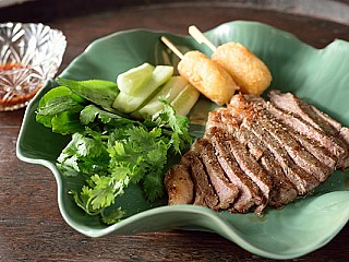เนื้อย่างจิ้มแจ่วอีสานข้าวจี่ Isan Steak - Beef