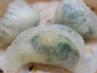 Steamed Crystal Skin Prawn Dumpling with Spinach