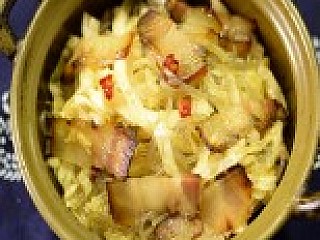 Claypot Cabbage with Cured Meat