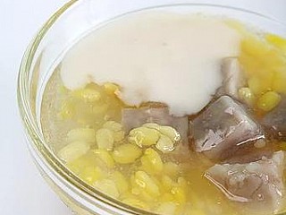D2: [Chè Đậu Xanh Khoai Môn] Sweet Mung Bean & Taro with Coconut Cream (Warm)