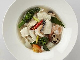 Hor Fun in Clear Tom Yum Gravy with Seafood