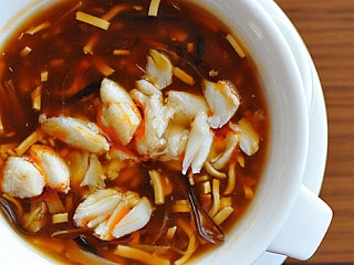 SEAFOOD HOT & SOUR SOUP