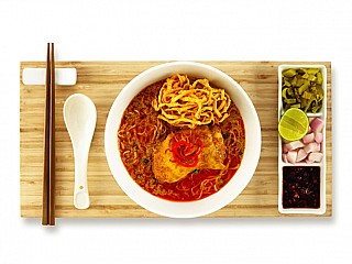 “Kao Soi” Northern Style Noodles Soup with Chicken