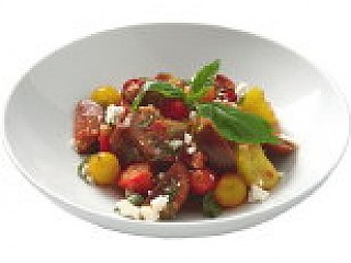 สลัดมะเขือเทศและเฟต้าชีส/Organic Tomato Medley with Feta Cheese Salad