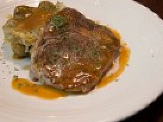 Rib-eye con Patate Arrosto e Cipolla Caramelizzata