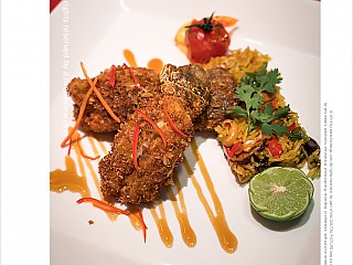 กั้งทอดเสริฟพร้อมข้าวอินเดีย -  Deep fried Rock lobster with saffon rice