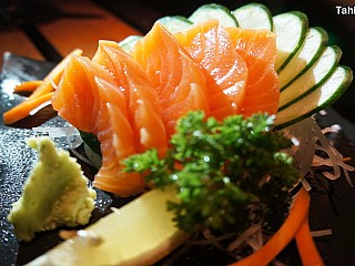 SASHIMIS SALMON (5 PIECES)