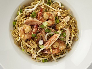 Egg Noodles with Crabmeat and Prawns