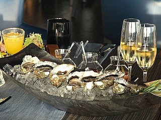 Oysters & Bubbles