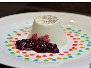 ‘Pannacotta’ Eggless Custard Cream with Vanilla Bean & Berries