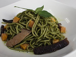 สปาเกตตี้ซอสเพสโตเจ/Sweet Basil Pesto Spaghetti