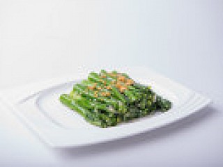 คะน้าฮ่องกงผัดกระเทียม/Stir-fried Hong Kong Kale with Minced Garlic