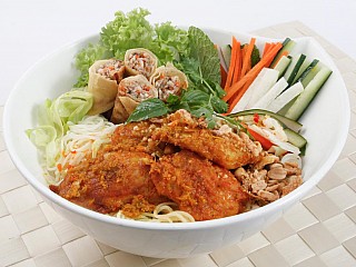 Fresh Noodle with Grilled Lemongrass Fish Fillet and Spring Rolls