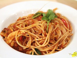 Spaghetti Tom Yum Sauce with Prawns