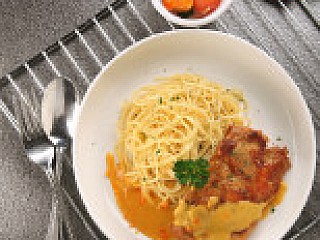 Spaghetti with Grilled Chicken and Salted Egg Yolk Sauce