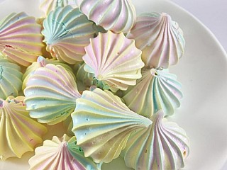 PADDLEPOP MERINGUE PUFFS