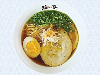 Shoyu Ramen with Yakibuta (焼き豚醤油ラーメン)