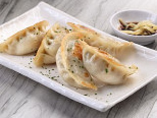 Pan-fried Dumpling 生煎锅贴