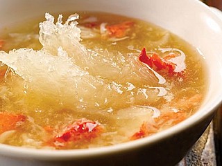 Braised corn soup with crab meat 　