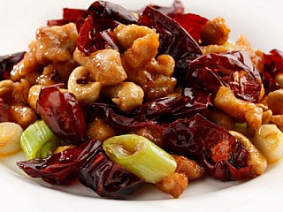 Stir-fried chicken and cashew nut with red pepper