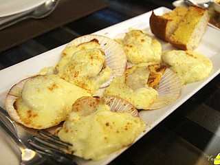 Baked Scallop with Mozarella Cheese