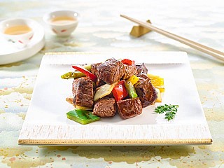 Sauteed Diced Fillet of Beef with Black Pepper and Garlic in Red Wine Sauce