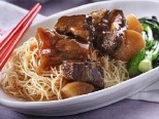 HK Braised Beef Tendon Noodles