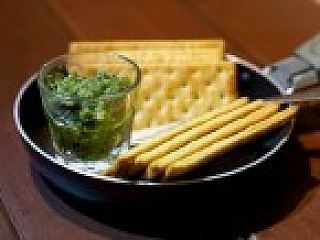 Pesto with Crackers