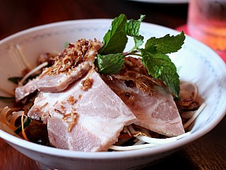 Vegetable ‘Kon Lao Mee’ with Sliced Pork