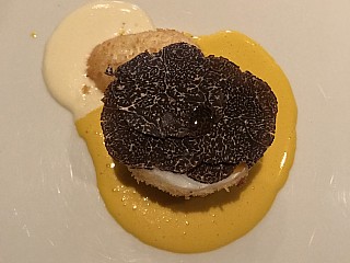 Grilled egg, Oscietra caviar, light crème