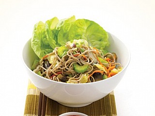 สลัดโซบะผัก/Vegetarian soba salad