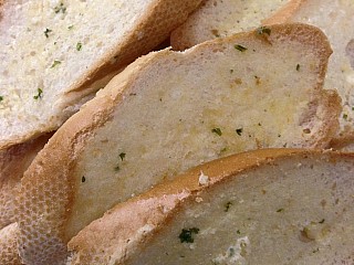 Garlic Bread (ขนมปังกระเทียม)