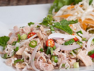 ยำทูน่า/Yum Tuna Spicy Tuna salad