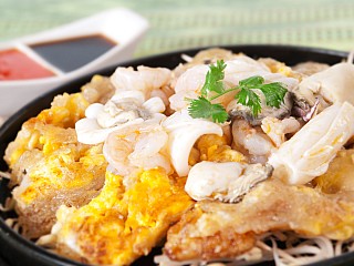 ออส่วนทะเล/Or-Suan seafood served in hot-plate
