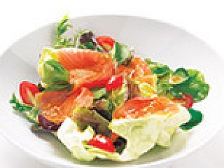 สลัดแซลมอนรมควัน/Smoked Salmon Salad