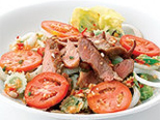 ลาบไก่/หมู/Spicy Salad with Roasted Ground Rice