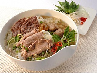 Vietnamese "Pho" - Sliced Beef, Brisket and Beef Balls Noodle Soup