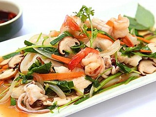[Phở Xào Hải Sản] Stir Fried Phở Noodles with Seafood