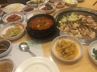 Hanwoori Korean BBQ Restaurant