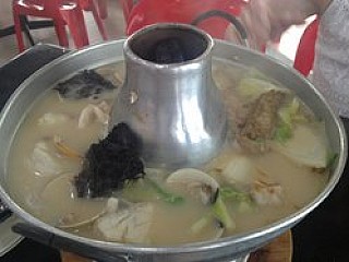 Whampoa Food Street Keng Fish Head Steamboat Eating House