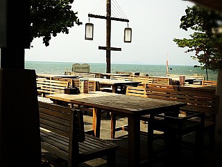 The View Beach Bar & Restaurant (เดอะวิว)