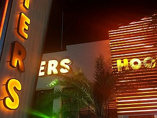 Hooters ( Pattaya )