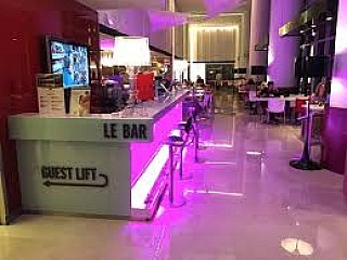 LE BAR